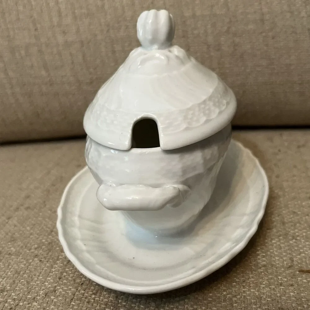 Richard Ginori White Embossed Covered Lidded Sauce Dish Italy Serving Tureen